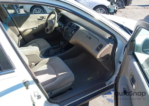 2000 Honda Accord 2.3 Lx from USA, damaged, VIN 1HGCG6653YA081002